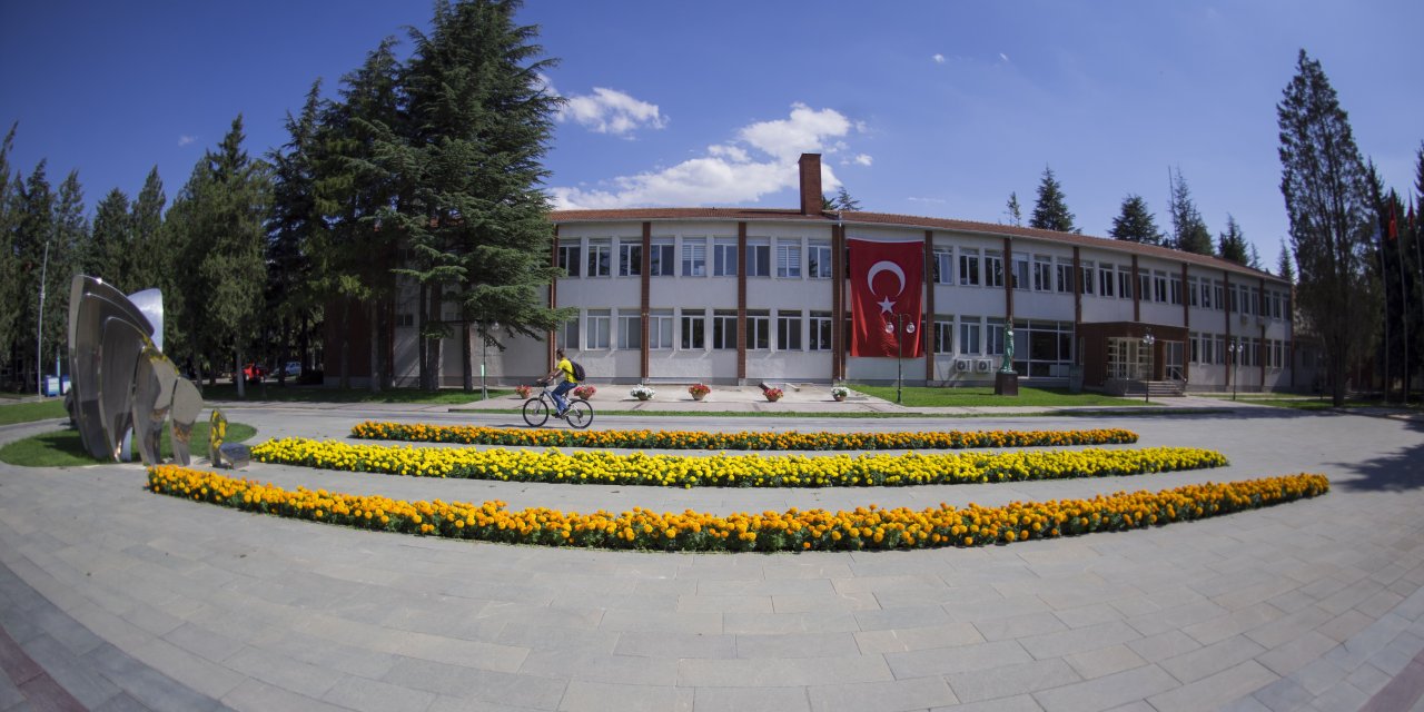 Anadolu Üniversitesi Hukuk Fakültesi öğrencilerine birçok olanak sağlıyor