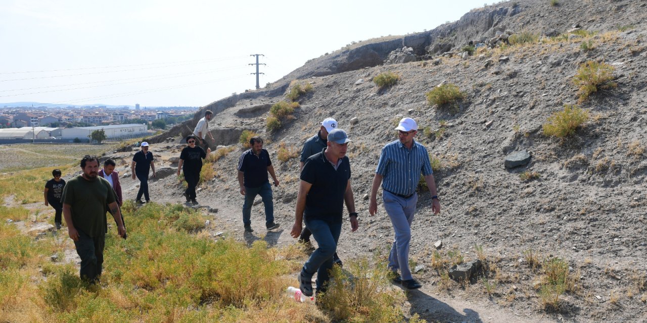 Rektör Erdal, Şarhöyük'te yürütülen kazı çalışmalarını gözlemledi