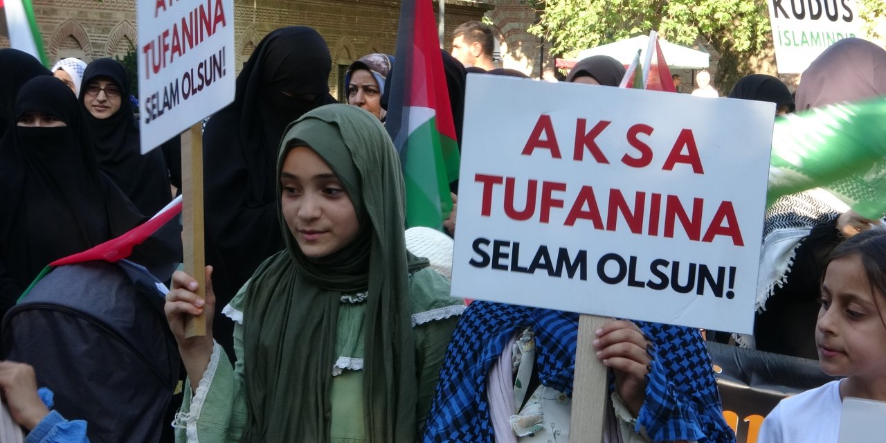 Bursa'da yüzlerce kişi Filistin için yürüdü