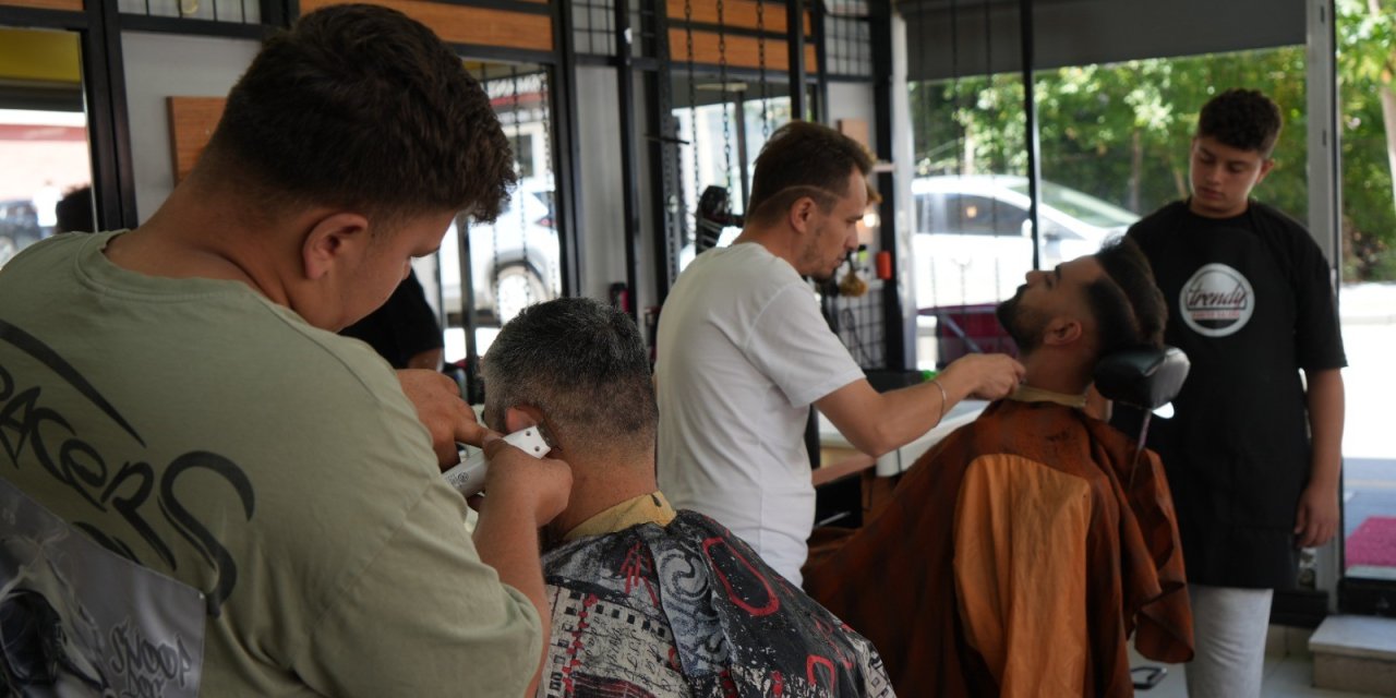 Bolu'da tatil gününe uymayan berbere 9 bin lira ceza