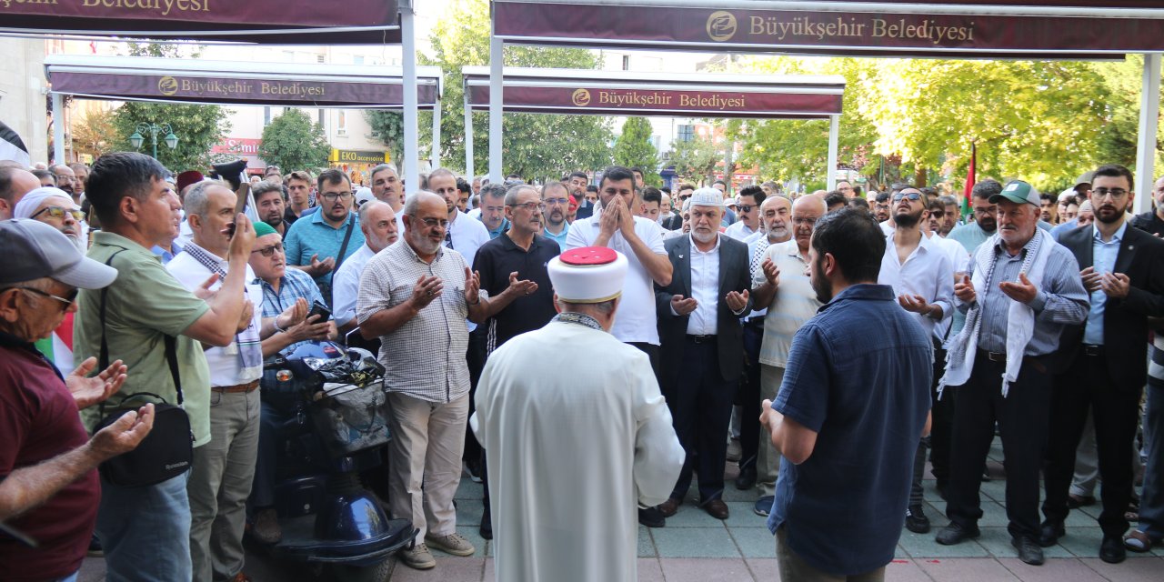 Eskişehirliler şehitleri için dua etti