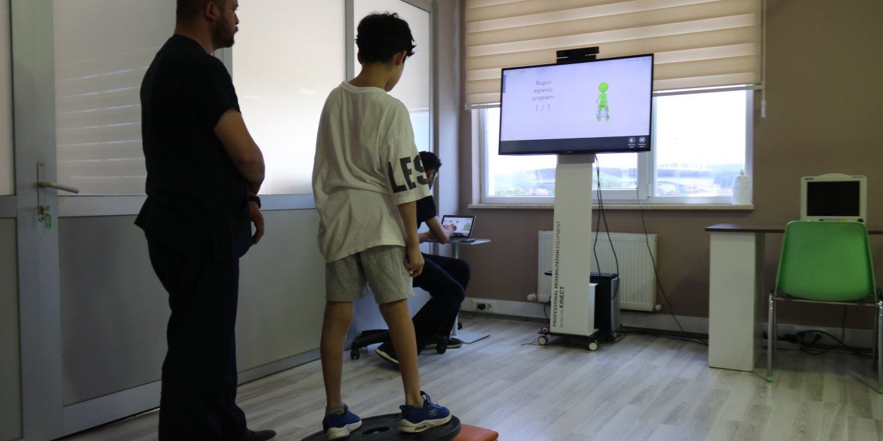 Serebral palsi hastası çocuk Eskişehir'de aldığı tedavi ile koşmaya başladı