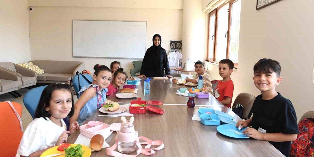 Osmangazi’nin atölyelerinde çocuklar hayatı öğreniyor