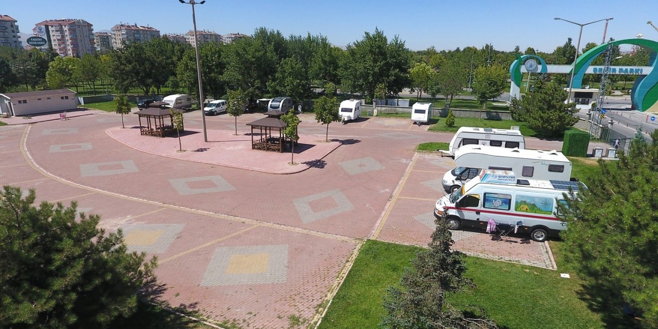 Karatay Karavan Parkı tatilcilerin gözdesi