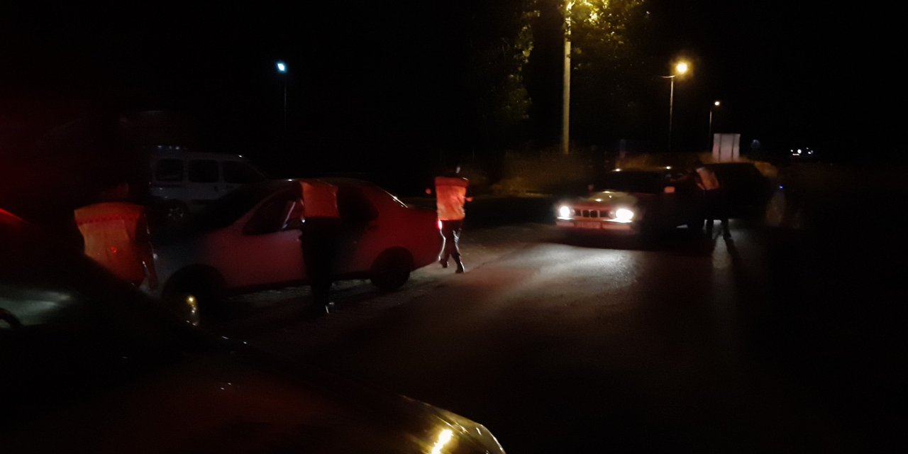 İstanbul istikametine gitmek için alternatif yolları kullanan sürücüler yoğunluk oluşturdu