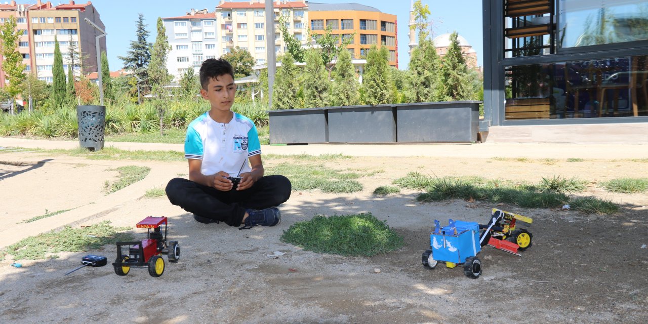 Eskişehir'de 13 yaşındaki çocuk oyuncaklarını kendi yapıyor!