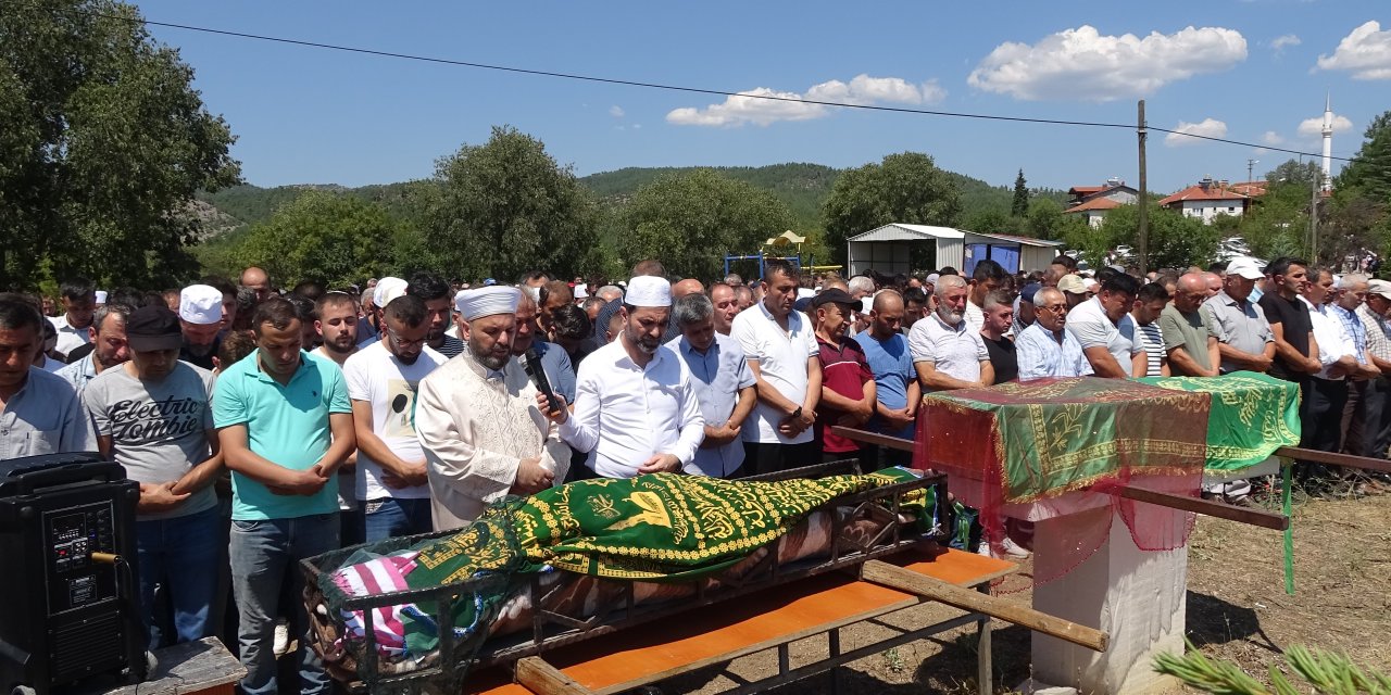 Düğün gecesi kazaya kurban giden gelin ve damat toprağa verildi