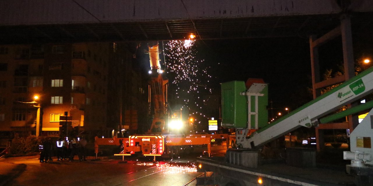 Eskişehir'de 25 yıllık üst geçidin yıkımına başlandı!