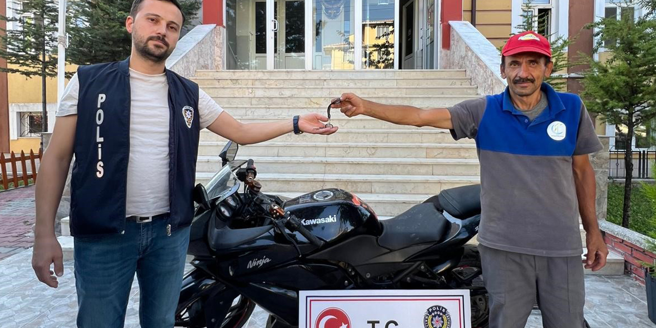 Eskişehir'de çalınan motosiklet bulunup sahibine teslim edildi