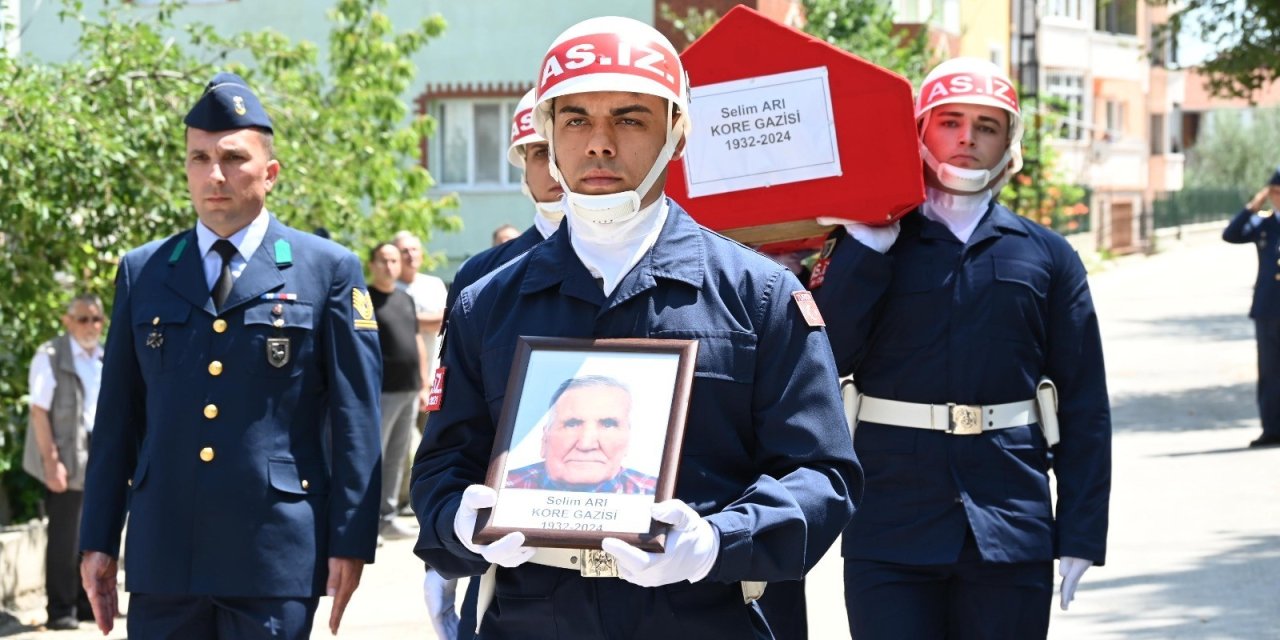 Bilecik'in son Kore gazisi Selim Arı son yolculuğuna uğurlandı