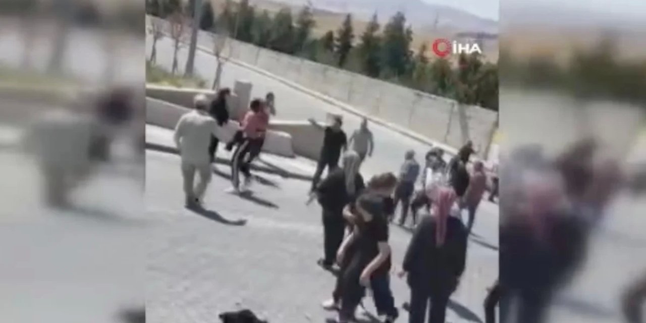 Başkentte mezar başında birbirlerine girdiler