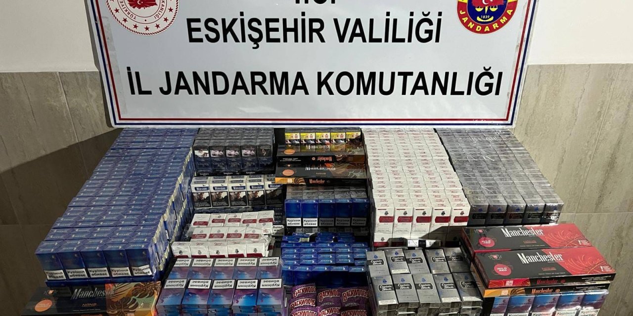 Kaçak sigara satan şüpheli jandarmadan kaçamadı