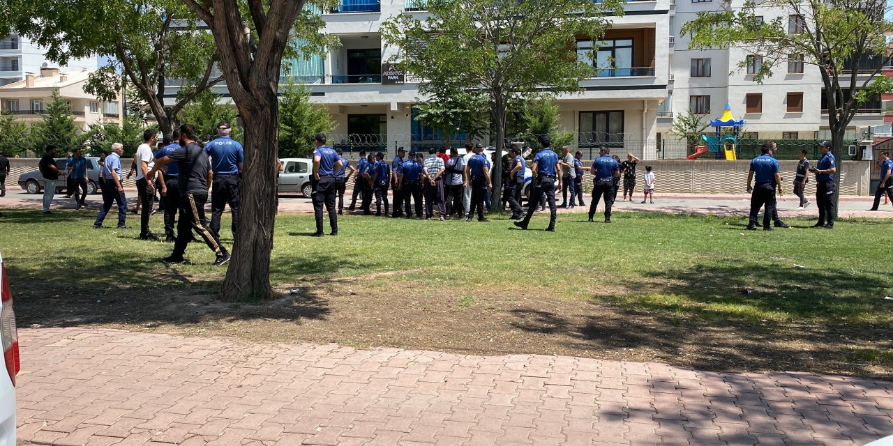 Aralarında husumet bulunan 2 kuzenini tabanca ile vurdu
