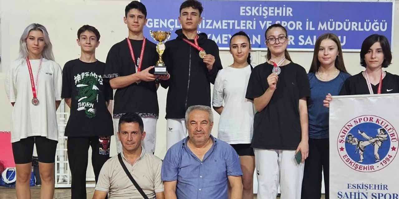 Şahin Spor Kulübü'nde kupa sevinci