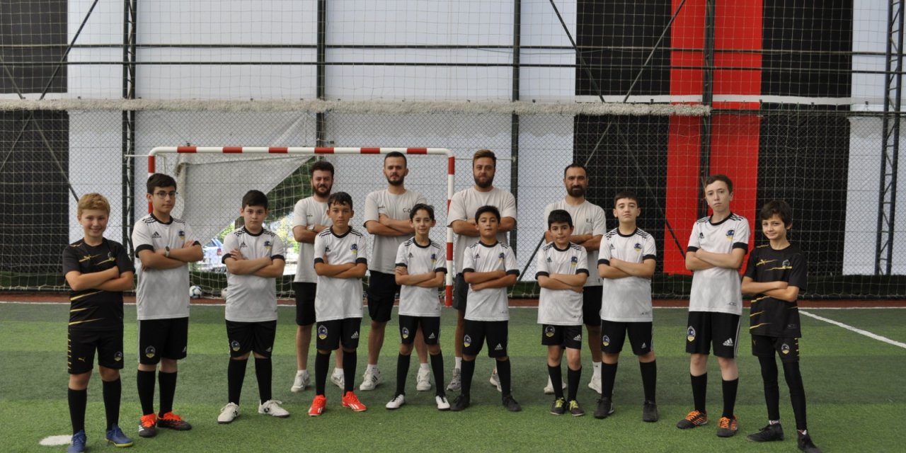 Eskişehir'de miniklerin futbol sevgisi