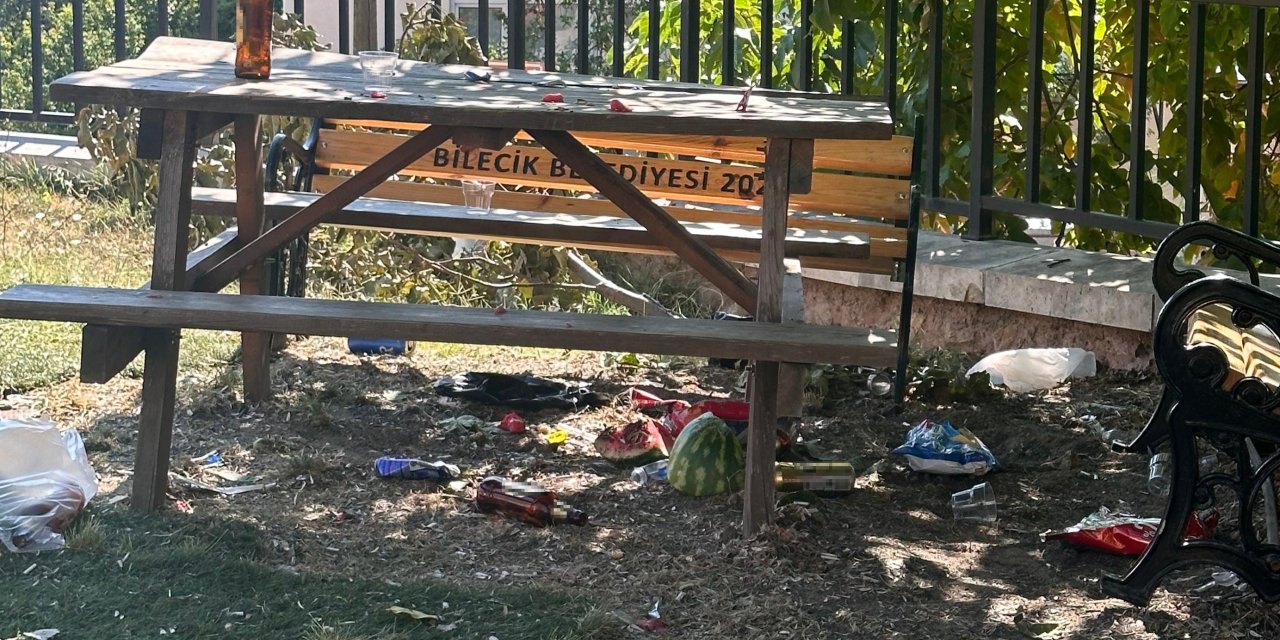Bilecik'te tarihi Taş Mekteb içkicilerin mekanı oldu