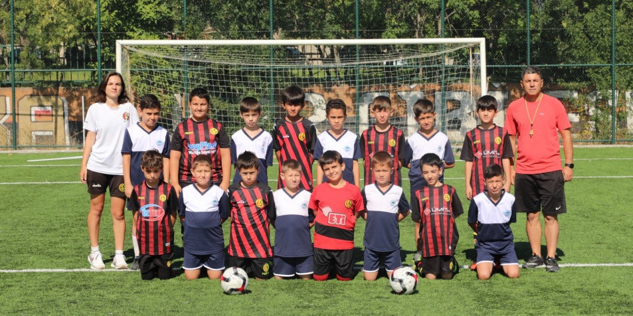 Minik futbolcuların Eskişehirspor heyecanı