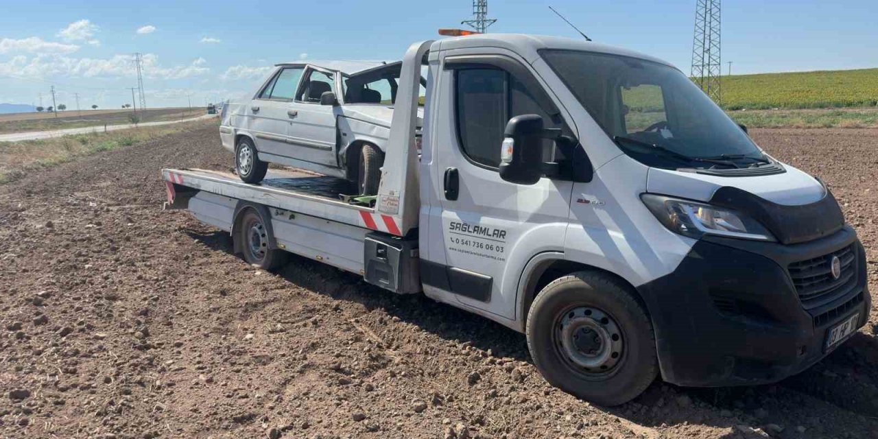 Otomobille motosikletin çarpıştığı kazada sürücüler yaralandı