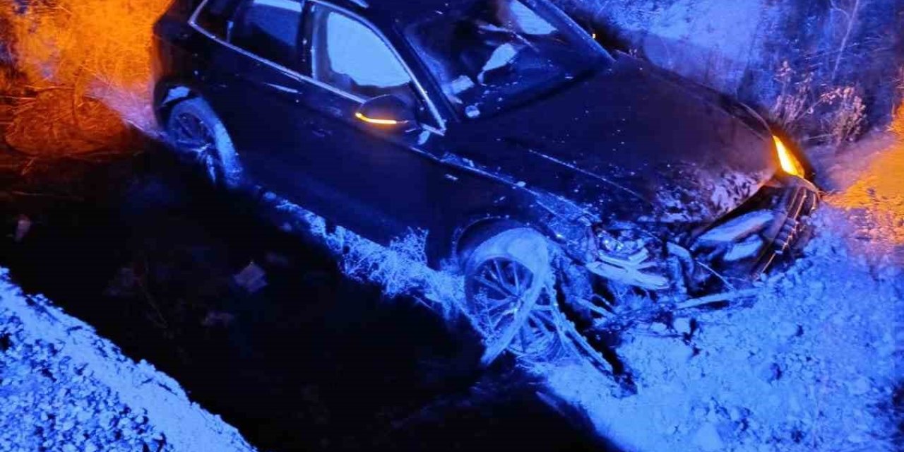 Şarampole giren otomobilde 5 kişi yaralandı