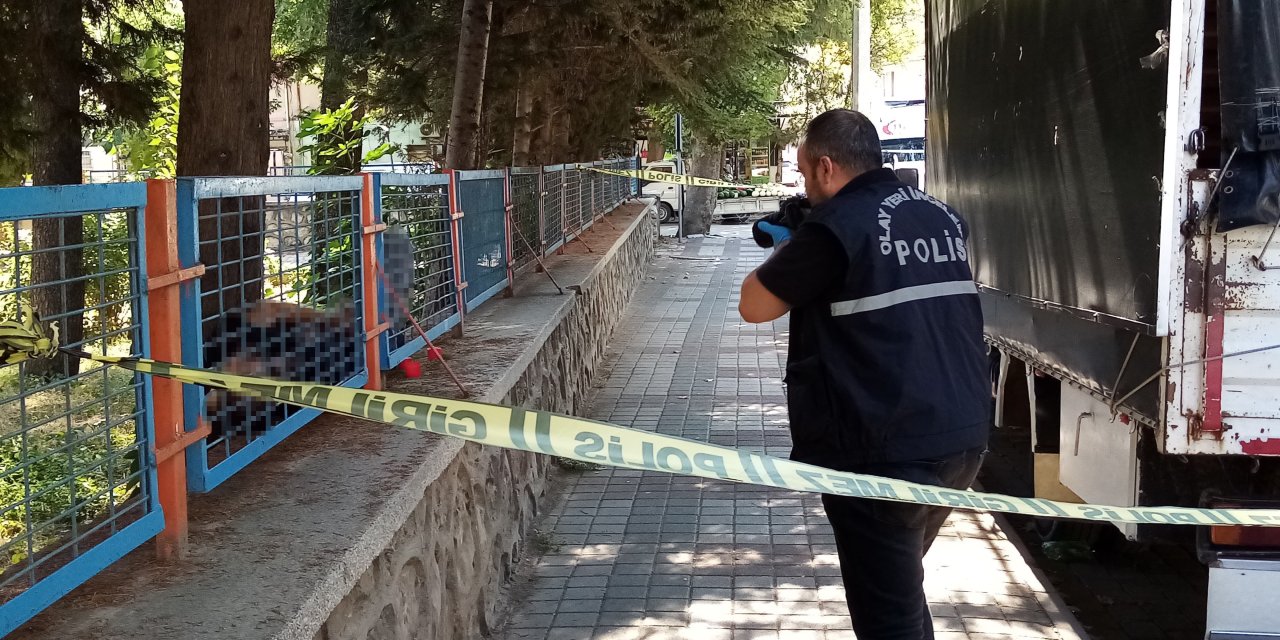 Bursa’da bir genç okul duvarının üzerinde ölü bulundu