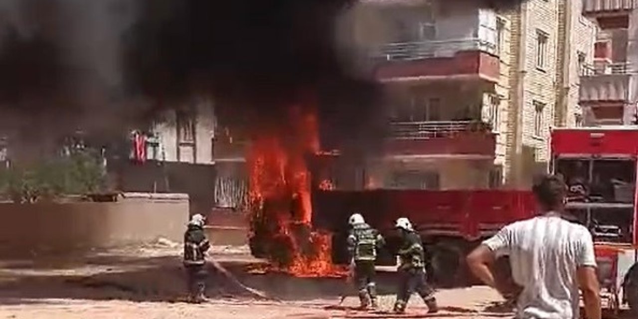 Yeni aldığı kamyon gözlerinin önünde yandı