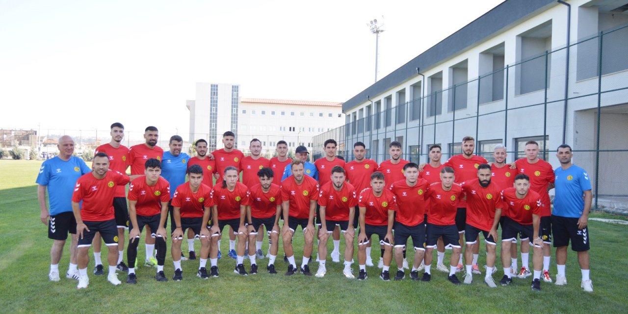 Eskişehirspor mesaiye başladı