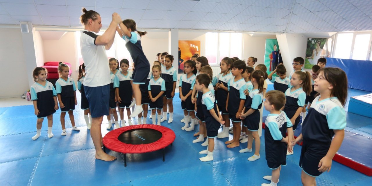 Yaz Spor Okulları'nda minikler hem eğleniyor hem de öğreniyor