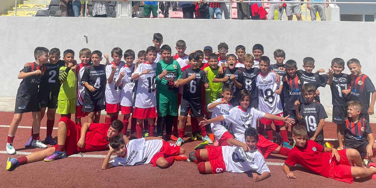 Eskişehir Altyapı Futbol Derneği'nden dikkat çeken başarı