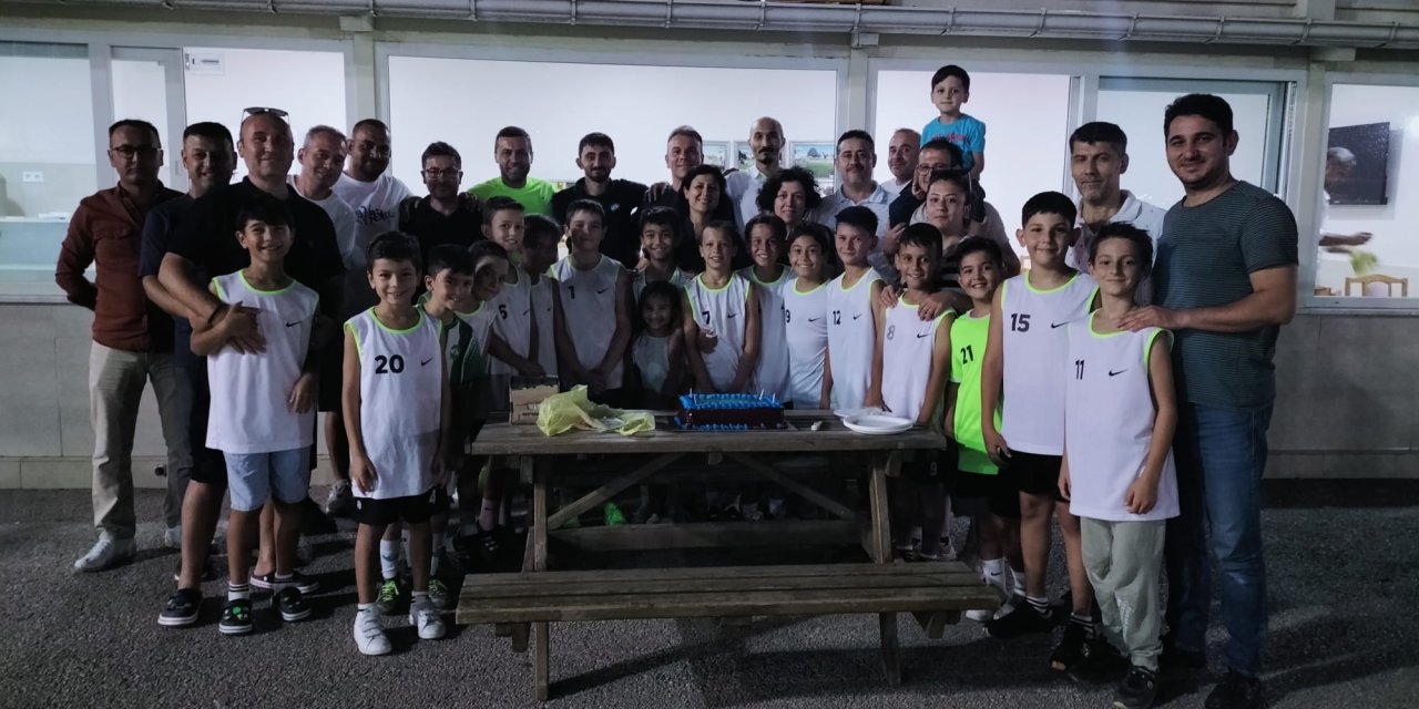 Sefa hocaya sahada doğum günü sürprizi