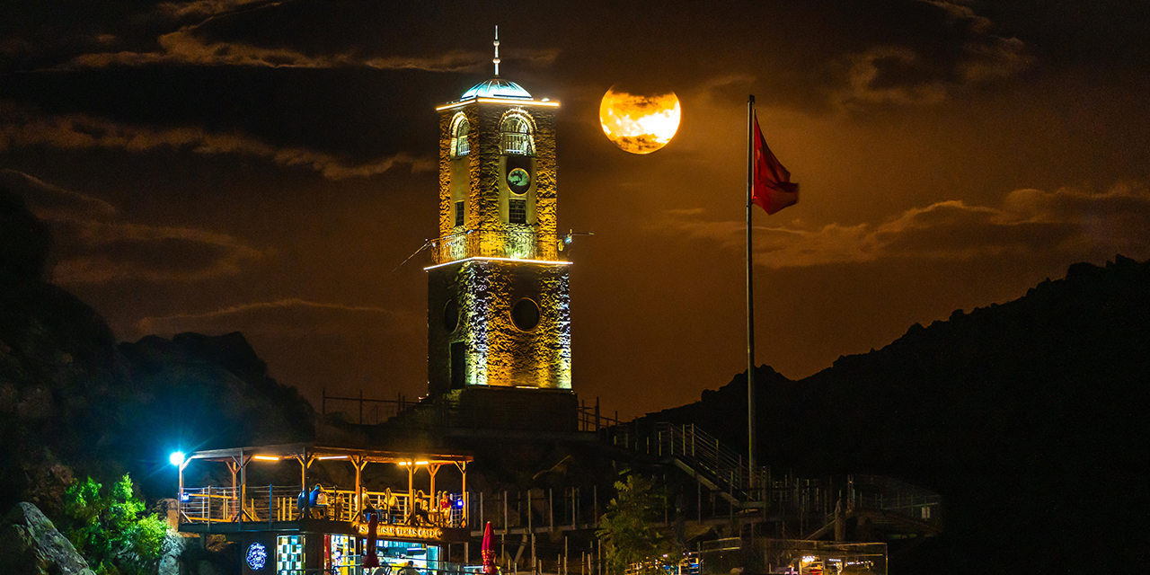 Eskişehir'de 'Süper Ay' eşsiz bir manzara sundu