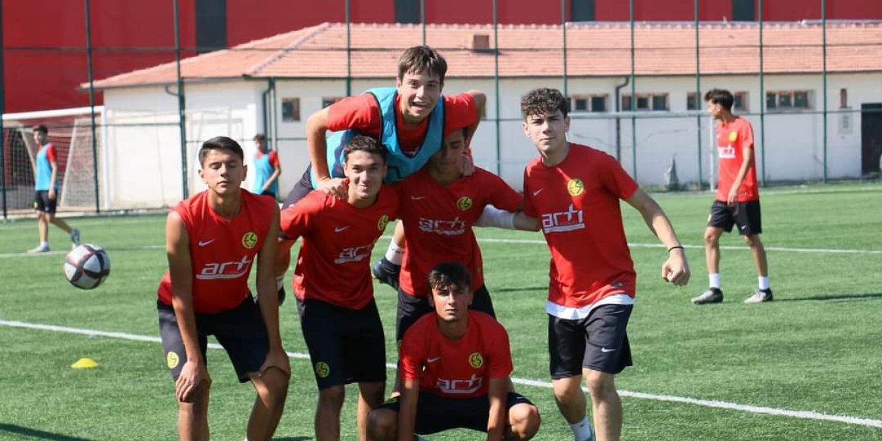 Eskişehirspor gençleri lige bileniyor