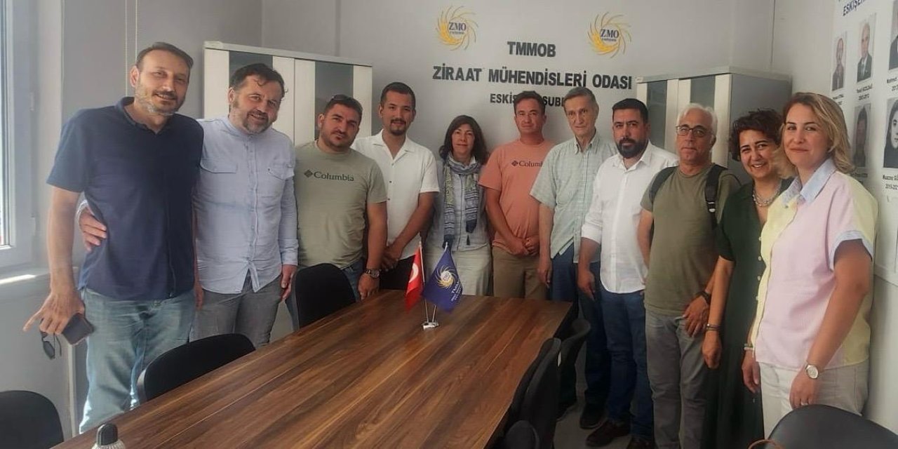 Genç Rençberler: "Bu yıl belimiz daha da büküldü"