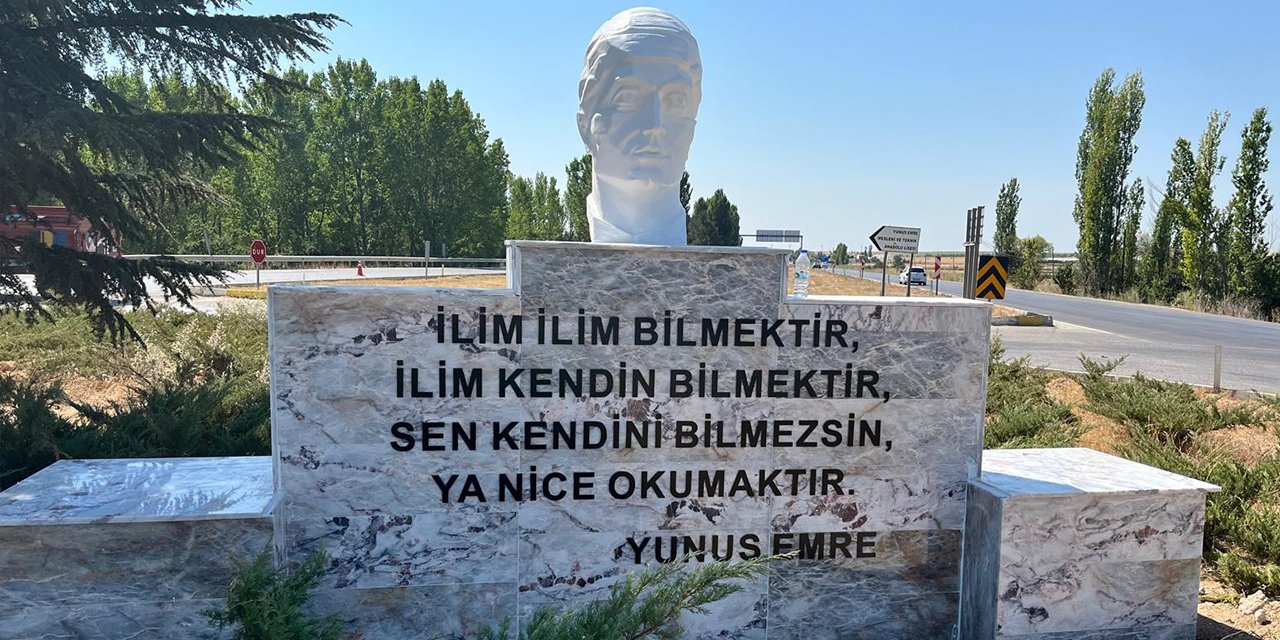 Eskişehir'de bulunan Yunus Emre büstünün onarımını tamamladı