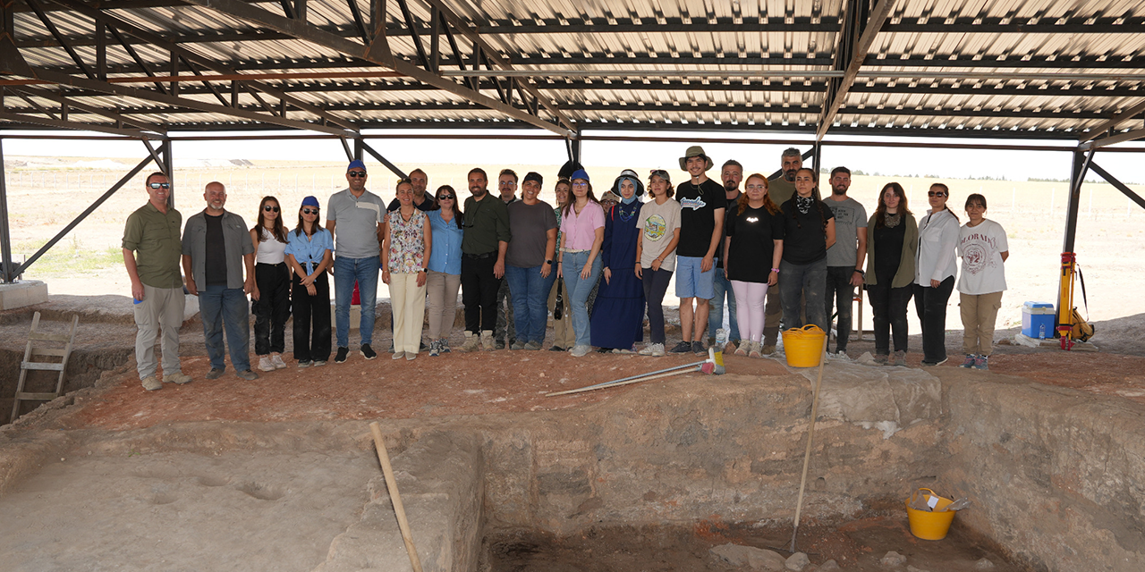 Gönüllü gençler Küllüoba Höyüğü’ndeki kazı çalışmalarını gözlemledi