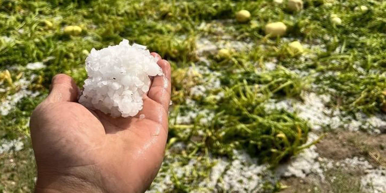 Çifteler'de sağanak ve dolu etkili oldu