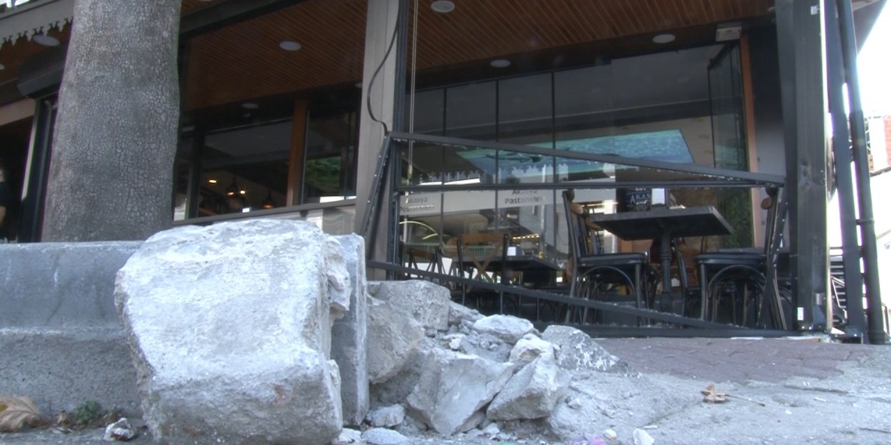 Önce arabasıyla kafeye daldı sonra oturup çay içti