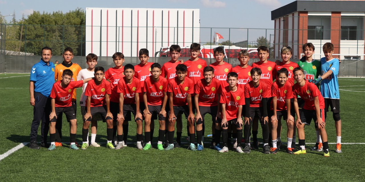 Eskişehirspor U14 ekibi özel maç yaptı