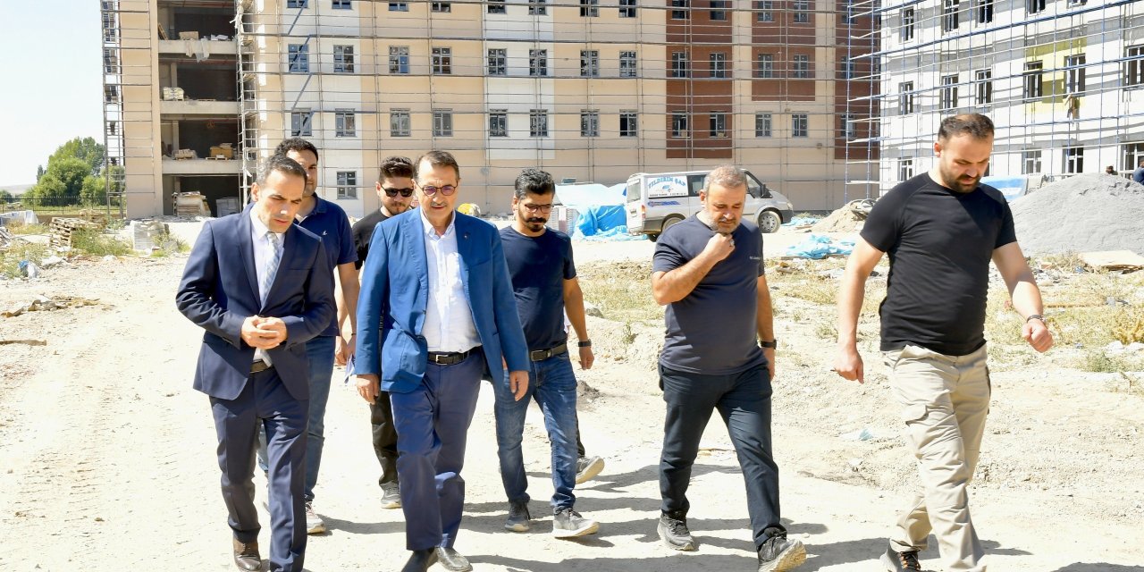 Milletvekili Dönmez Eskişehir'de yapımı süren KYK yurdunu ziyaret etti