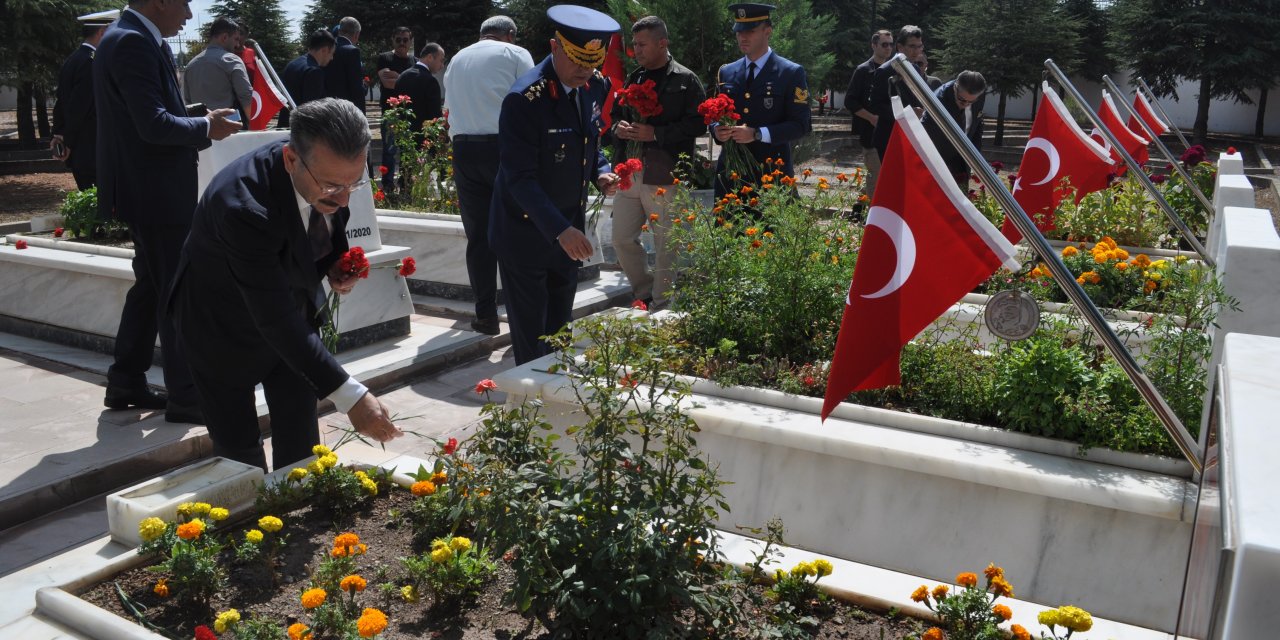 Eskişehir'de şehit kabirleri ziyaret edildi