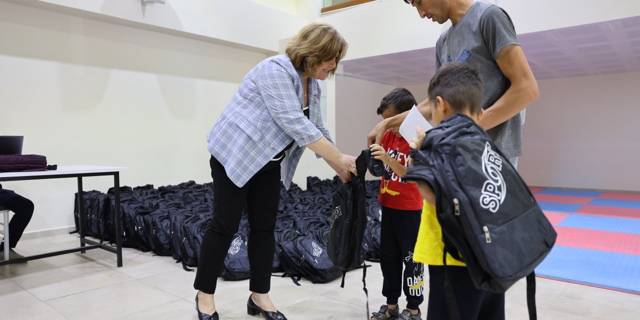 Büyükşehir'den ilçelerdeki öğrencilere kırtasiye desteği