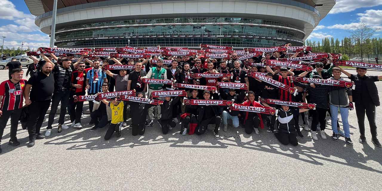Es-Es tribününden anlamlı hareket