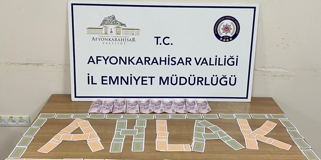 İş yerinde kumar oynayan 4 kişi yakalandı!