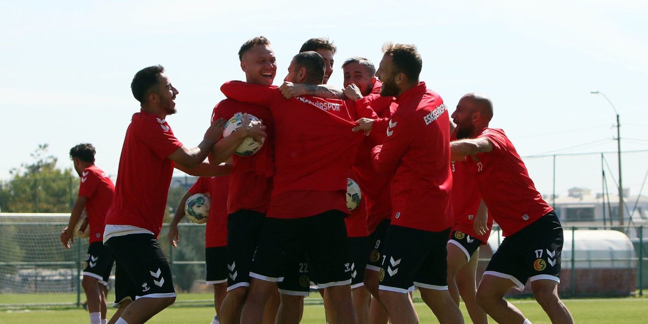 Eskişehirspor'da neşeler yerinde