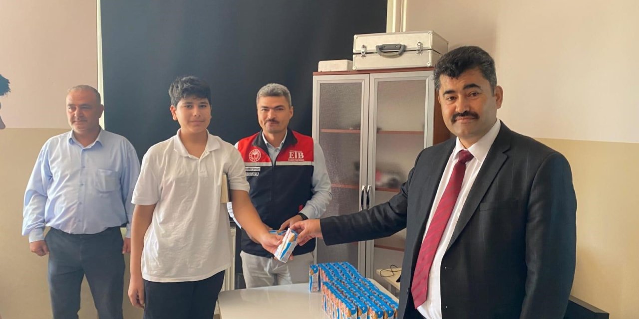 Beylikova'da öğrencilere süt dağıtıldı