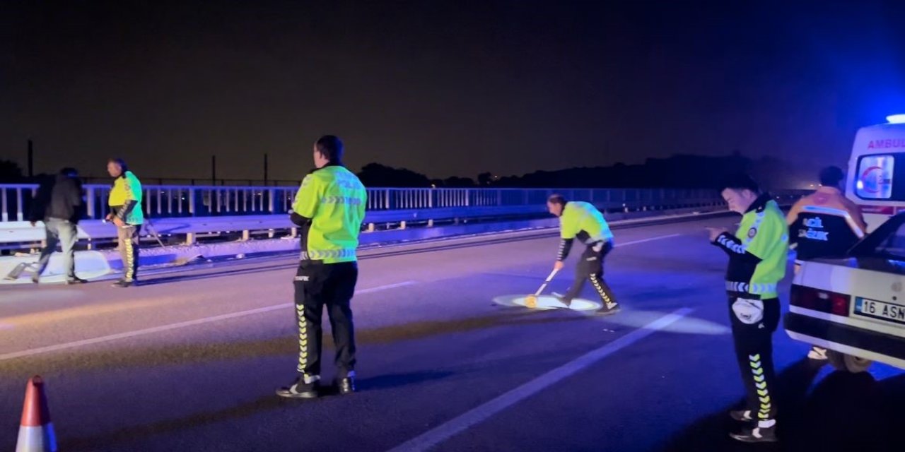 Karşıya geçmek isteyen yaşlı adam metrelerce savruldu