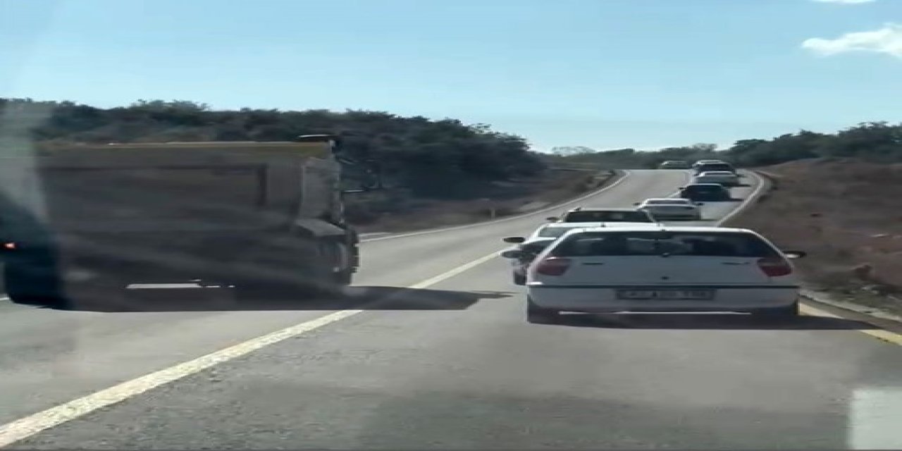 Düğün konvoyunu tehlikeye sokak kamyon sürücüsü tepkilere neden oldu