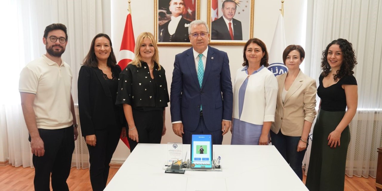 İşitme engelli bireylerin diş sağlığı hizmetinde bir ilke imza atıldı