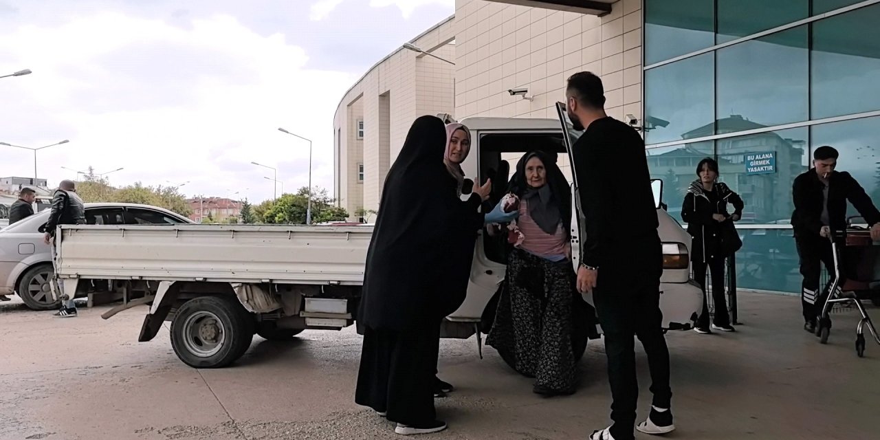 Kedinin saldırısına uğrayan kadın kanlar içinde kaldı