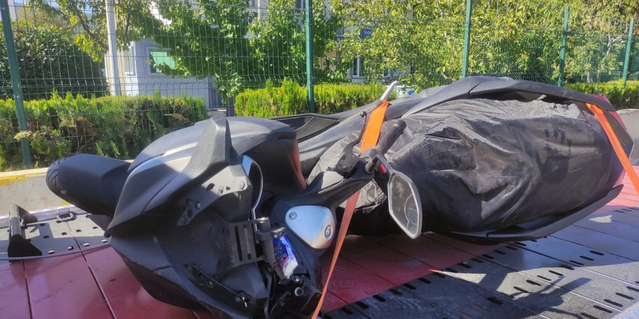 Kontrolden çıkan motosiklet ağaçlık alana uçtu