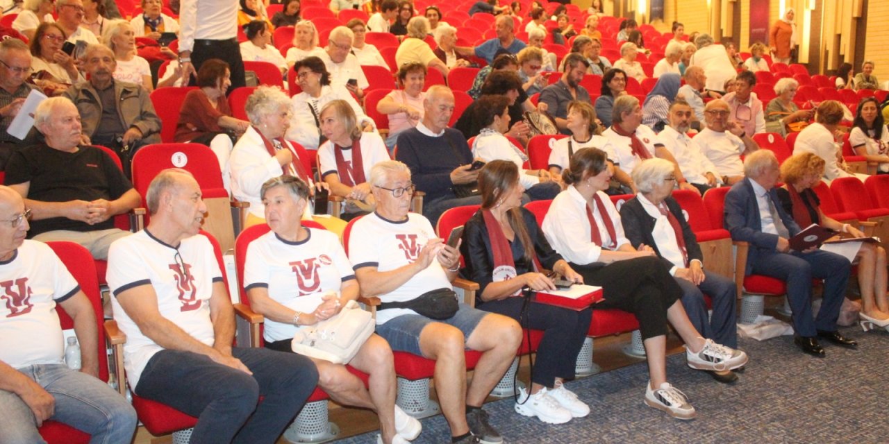 Voleybolun unutulmazları Eskişehir'de bir araya geldi